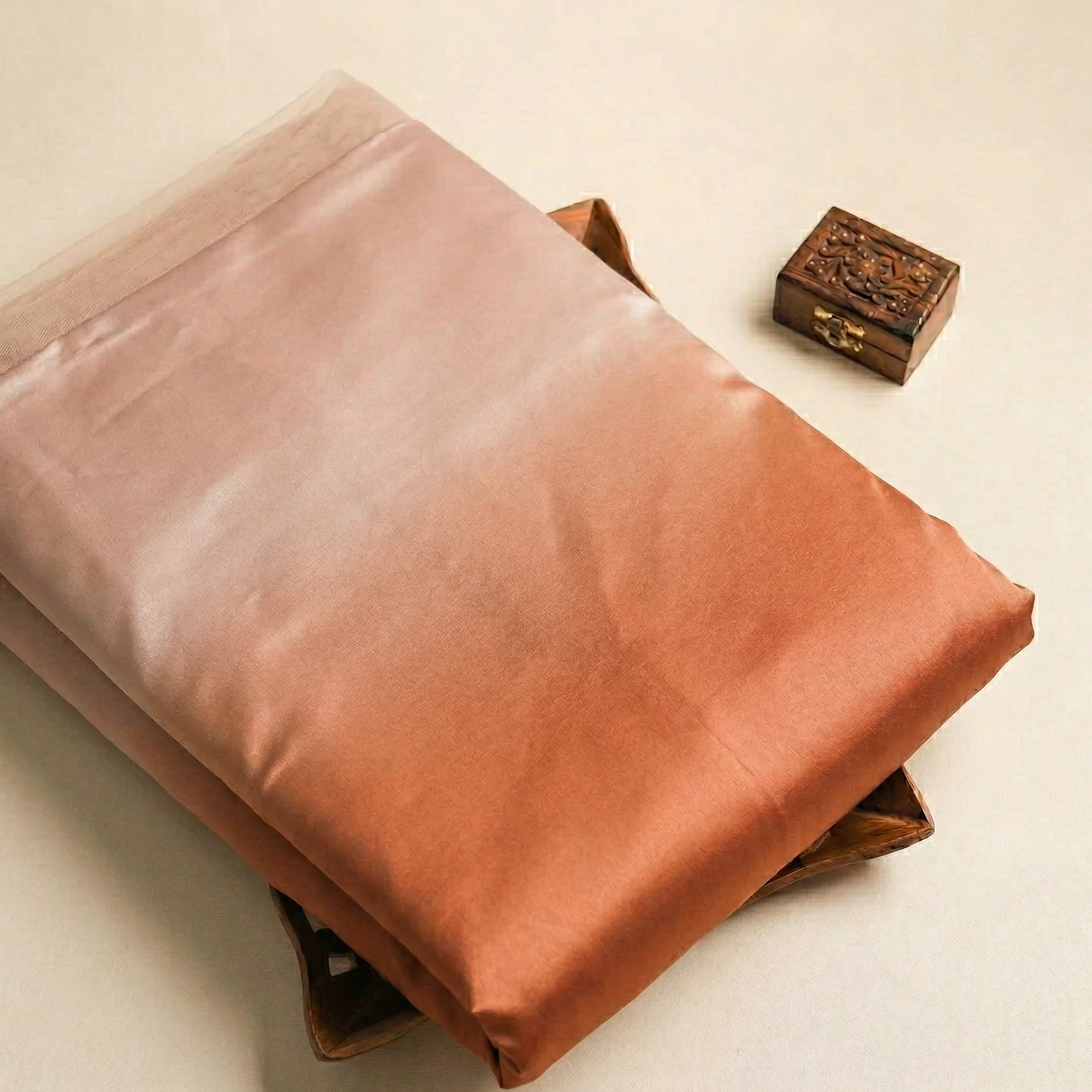 DUAL SHADE SATIN.png__PID:13c143c7-2602-4fdc-906c-21dfa4ecf8d1